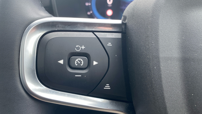 Volvo XC40 2.0 B4P Ultra Dark 5dr Auto Petrol Estate